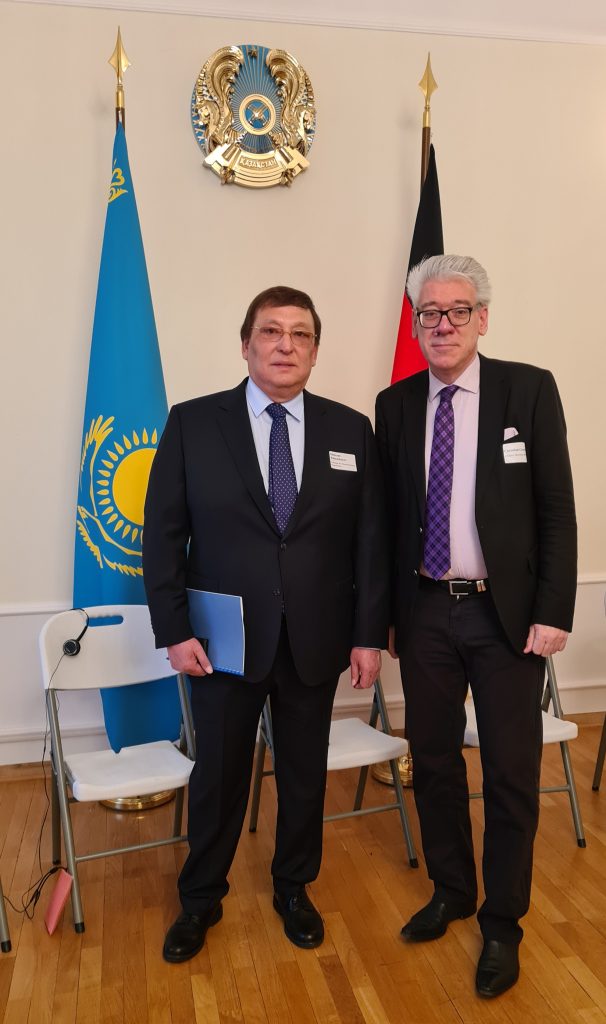 Meiram Pshembayev, Präsident des Verbandes der Maschinenbauer Kasachstans und Christian Grosse, Vorsitzender LM Berlin